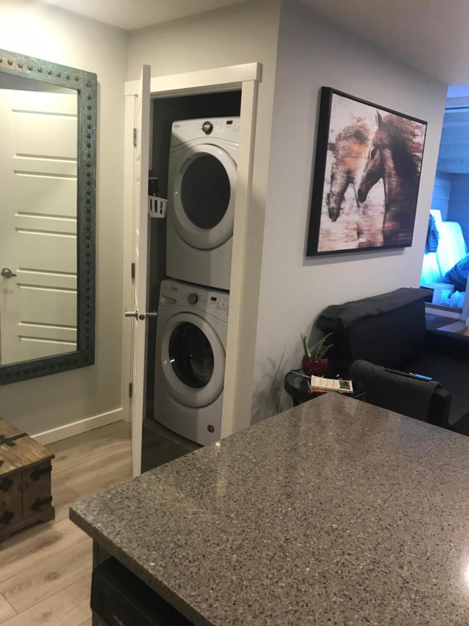Home Sweet Condo カルガリー エクステリア 写真